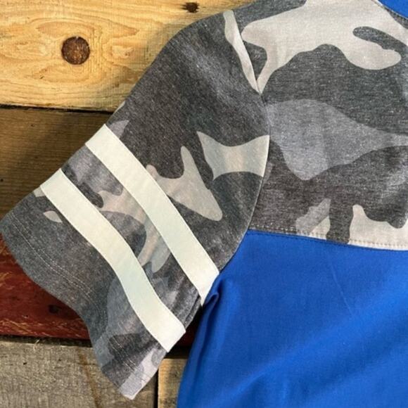 Sunshine & Rodeos Blue Camo Top Size Small - Picture 6 of 13